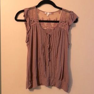 Juniors mauve top with lace detail